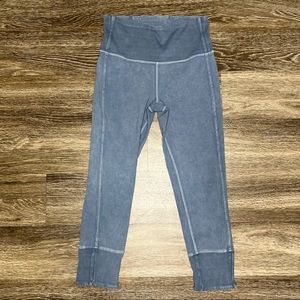 Lululemon Womens Size 6 Gray Capri Legging